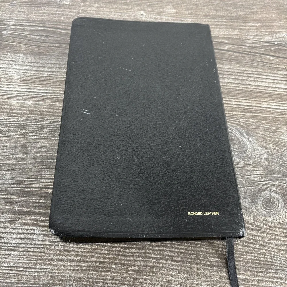 Holy Bible NKJV New King James Version Bonded Leather Black Nelson Thinline
